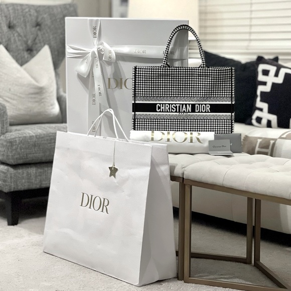 Christian Dior Book Tote in Canvas Embroidered Black and White Houndstooth - Picture 11 of 11